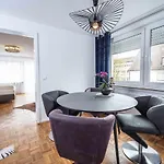 Appartement Fn L 5 Klimatisiert Mit Balkon Und Kueche