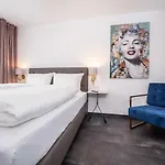 Appartement Fn L 5 Klimatisiert Mit Balkon Und Kueche Friedrichshafen