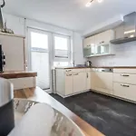 Fn L 5 Klimatisiert Mit Balkon Und Kueche Friedrichshafen