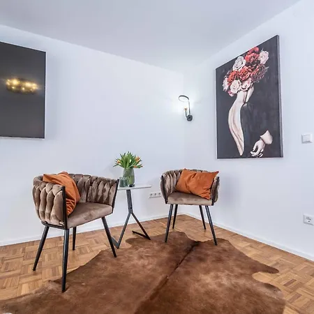 Apartment Fn L 5 Klimatisiert Mit Balkon Und Küche *