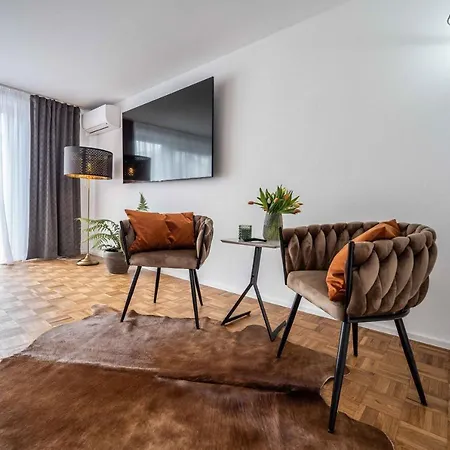 Fn L 5 Klimatisiert Mit Balkon Und Küche * Friedrichshafen