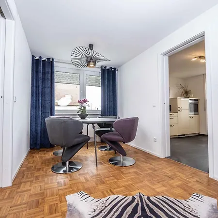 Apartment Fn L 5 Klimatisiert Mit Balkon Und Kueche Friedrichshafen