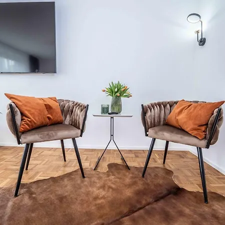 Apartment Fn L 5 Klimatisiert Mit Balkon Und Kueche *
