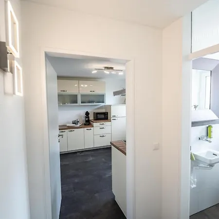 Fn L 5 Klimatisiert Mit Balkon Und Kueche Friedrichshafen