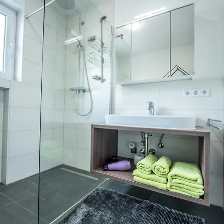 Fn L 5 Klimatisiert Mit Balkon Und Kueche * Friedrichshafen