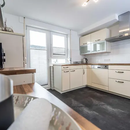 Fn L 5 Klimatisiert Mit Balkon Und Kueche フリードリヒスハーフェン