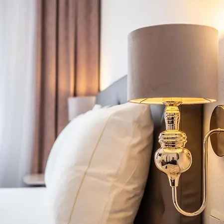 Fn L 5 Klimatisiert Mit Balkon Und Kueche *