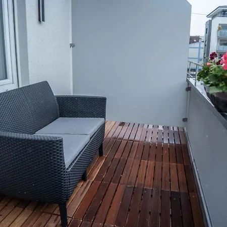 Fn L 5 Klimatisiert Mit Balkon Und Kueche *