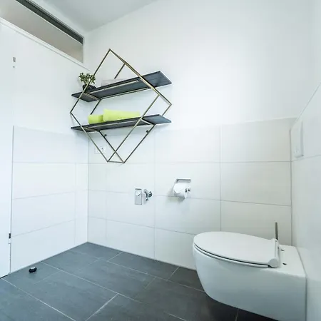 Fn L 5 Klimatisiert Mit Balkon Und Kueche Friedrichshafen