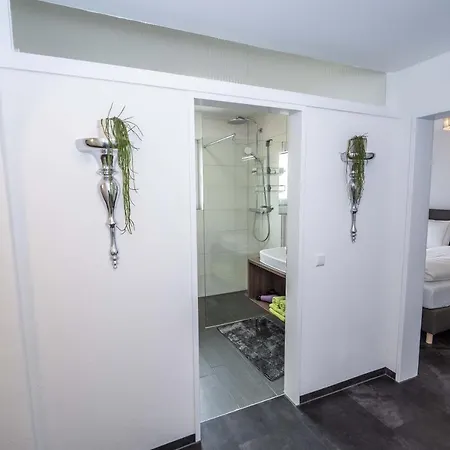 Fn L 5 Klimatisiert Mit Balkon Und Kueche アパート フリードリヒスハーフェン